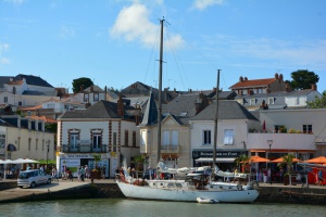 De l'autre ct du Vieux-Port de Pornic - auteur : Poissonneries Bacconnais