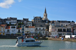 De l'autre ct du Vieux-Port de Pornic - auteur : Poissonneries Bacconnais