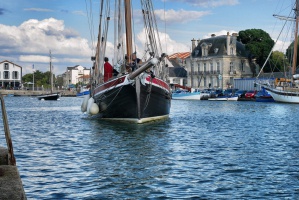 Le Saint-Michel II rentre dans le port de Pornic 