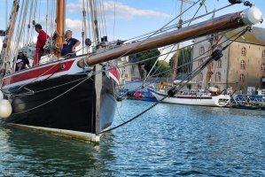 Le Saint-Michel II rentre dans le port de Pornic 