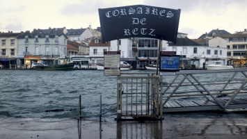 Le port de Pornic dborde  cause de la tempte - auteur : Maryse Bernier