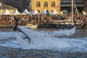 Le magnifique show de flyboard par l'quipe Zapata