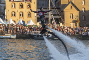 Le magnifique show de flyboard par l'quipe Zapata - auteur : Michel MAURICE