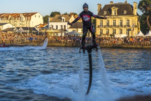 Le magnifique show de flyboard par l'quipe Zapata