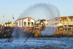 Le magnifique show de flyboard par l'quipe Zapata