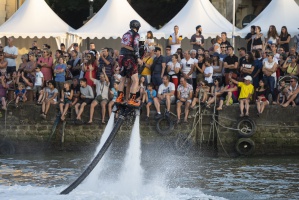 Le magnifique show de flyboard par l'quipe Zapata