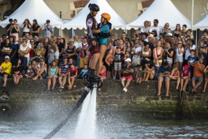 Le magnifique show de flyboard par l'quipe Zapata