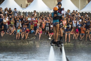 Le magnifique show de flyboard par l'quipe Zapata