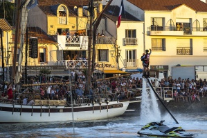 Le magnifique show de flyboard par l'quipe Zapata