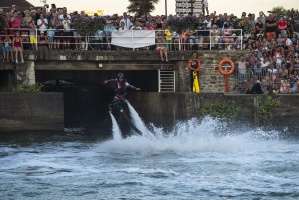 Le magnifique show de flyboard par l'quipe Zapata