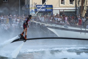 Le magnifique show de flyboard par l'quipe Zapata