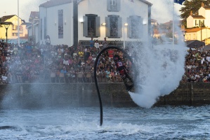 Le magnifique show de flyboard par l'quipe Zapata