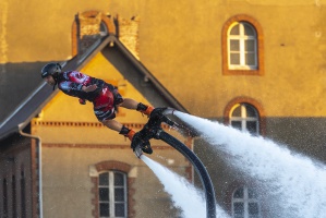 Le magnifique show de flyboard par l'quipe Zapata