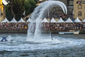 Le magnifique show de flyboard par l'quipe Zapata