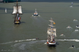  Dbord de Loire avec L'Hermione et le Belem - auteur : Michel MAURICE