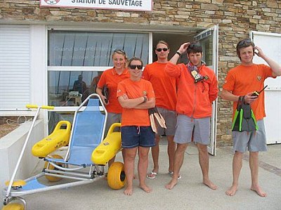 Pornic - 14/07/2012 - La Bernerie-en-Retz : Les saint bernard des plages veillent sur vous - 