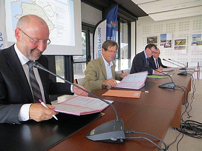 Pornic - 25/09/2013 - Pornic : signature du contrat rgional du Pays de Retz Atlantique