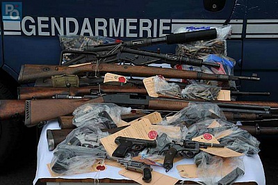 Pornic - 08/04/2015 - Les gendarmes de Pornic saisissent 61 armes de guerre