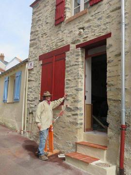 Pornic - 19/04/2015 - Pierre Leduc restaure la premire mairie de Pornic 