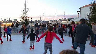 Pornic - 14/12/2015 - Pornic : la patinoire de Nol de retour sur l`esplanade de la Ria