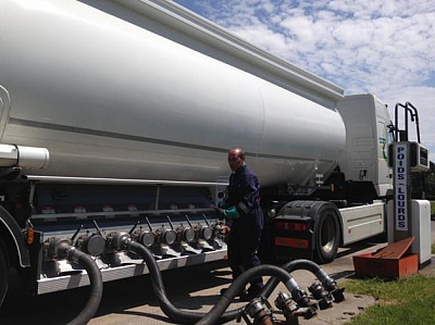 Pornic - 27/05/2016 -  Pornic, un transporteur de carburants au taquet