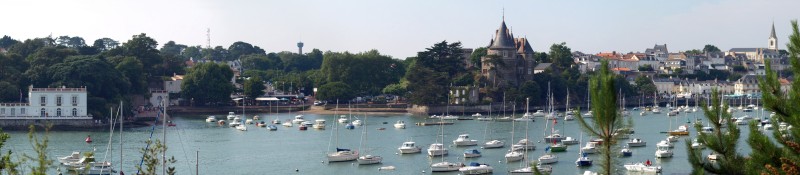 Panoramique : Le Chteau et La plage du Chteau vue de Gourmalon