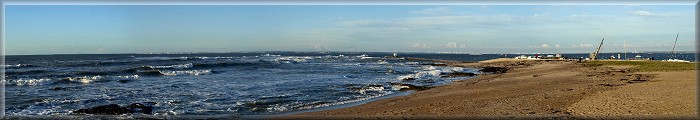 Panoramique : La Pointe Saint Gildas. En face, Saint Nazaire (et son Pont  droite)